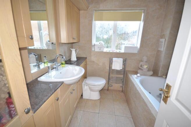 FAMILY BATHROOM