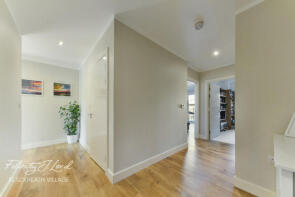 33, 19 Conningham Court, Dowding Drive, London SE9 6AY