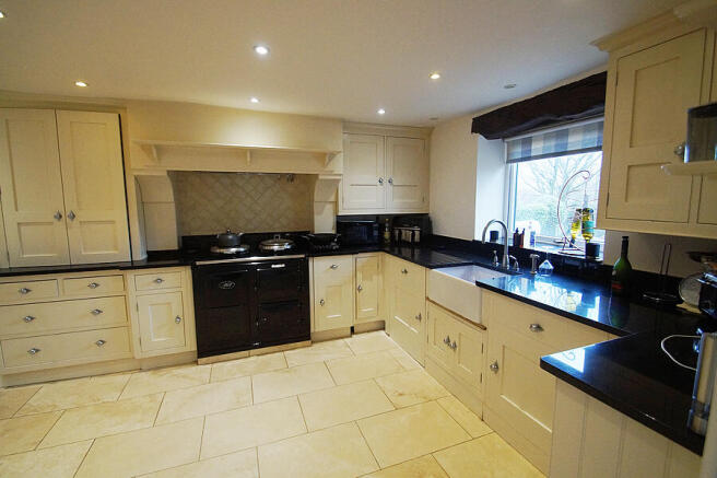 3 bed Character Property to rent Image 4