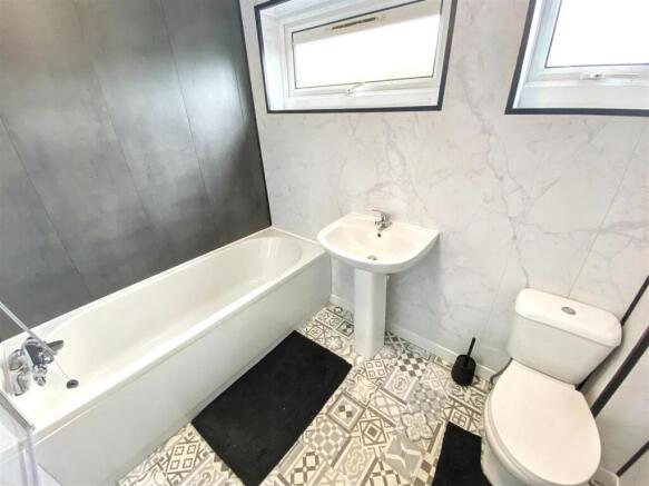 Family Bathroom/WC