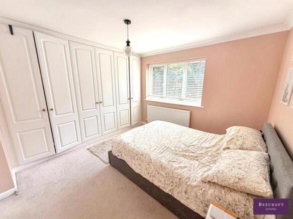 4 bed Detached for sale Image 12