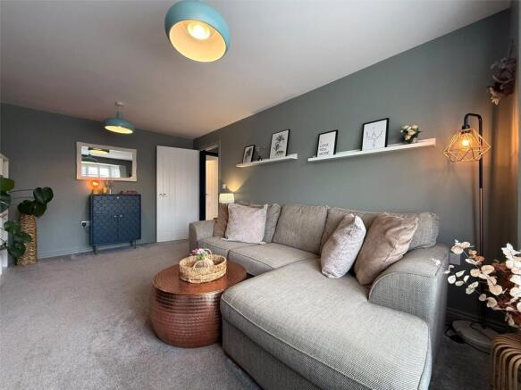 4 bed Detached for sale Image 3