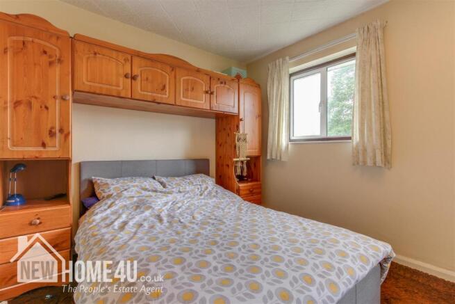 MASTER BEDROOM: