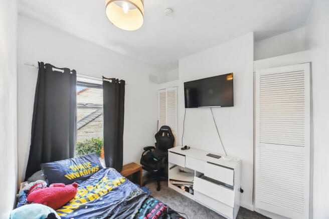 Bedroom/ Office
