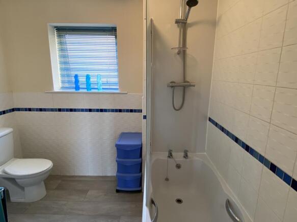 3 bed Apartment to rent Image 9