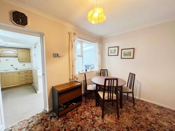 Dining Room pic 2.jpg