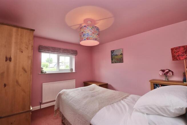 1 bed House for sale Image 6
