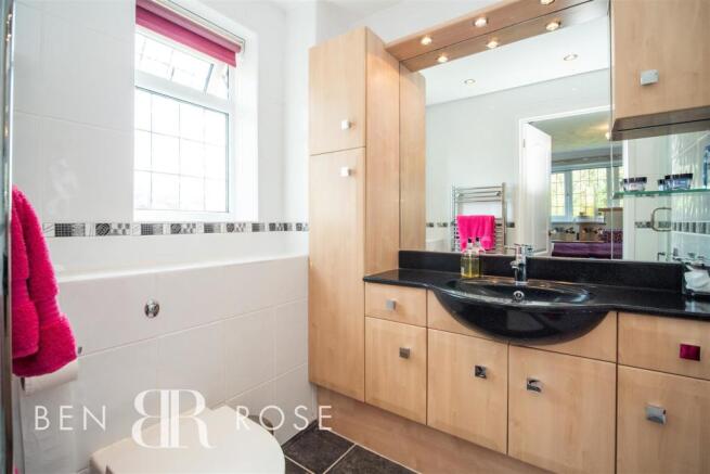 Master Ensuite
