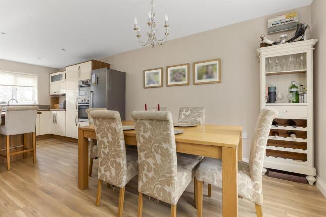 4 Parnell Close (18).jpg