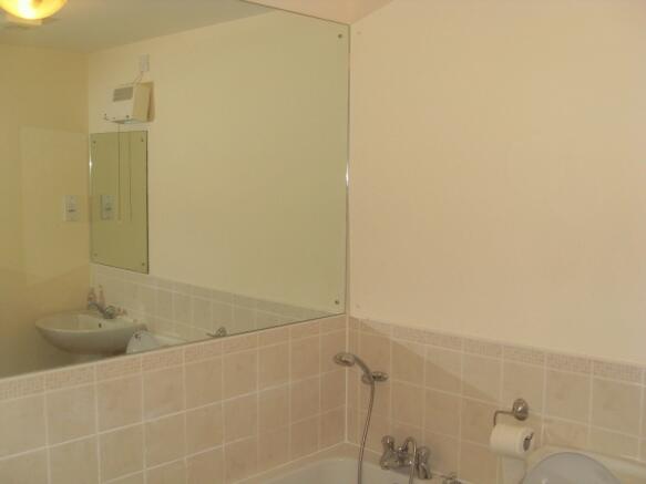 Main Bathroom Angle 2