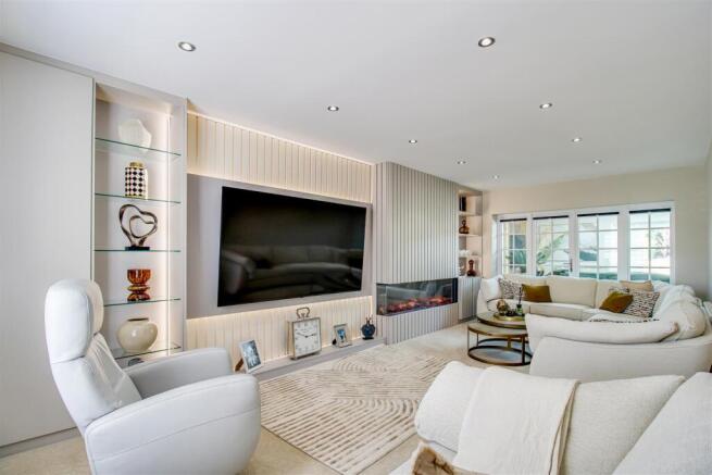 4 bed Detached for sale Image 4