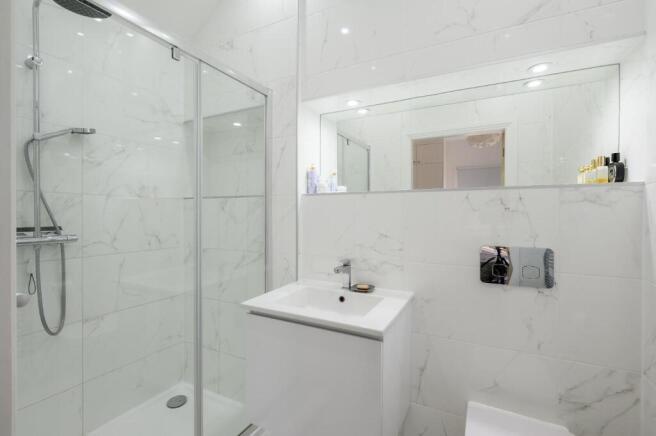 4 bed House for sale Image 12