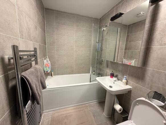 4 bed Detached for sale Image 11