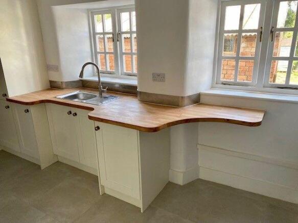 KITCHEN/BREAKFAST ROOM
