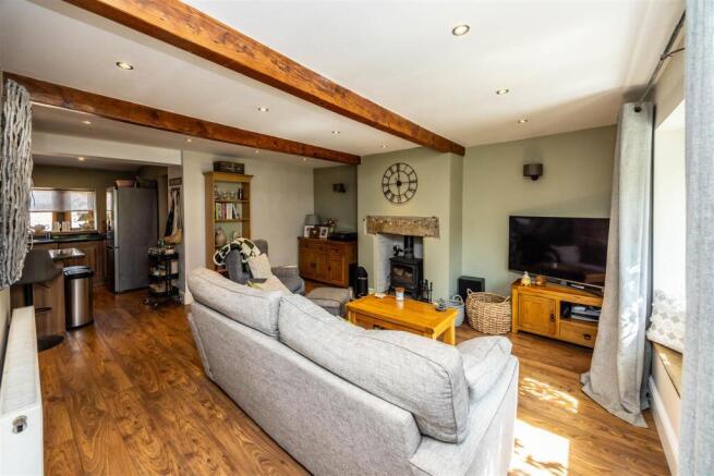 2 bed House for sale Image 4