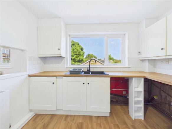 1 bed Apartment to rent Image 4