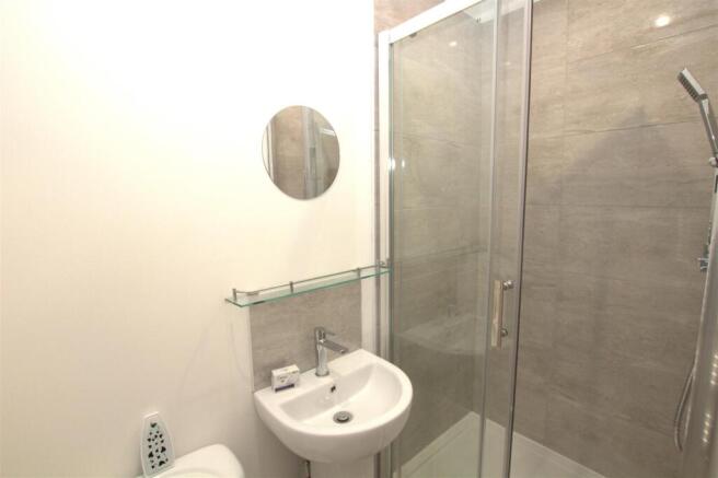 4 bed Terraced to rent Image 9