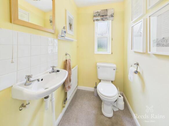 4 bed Detached for sale Image 11