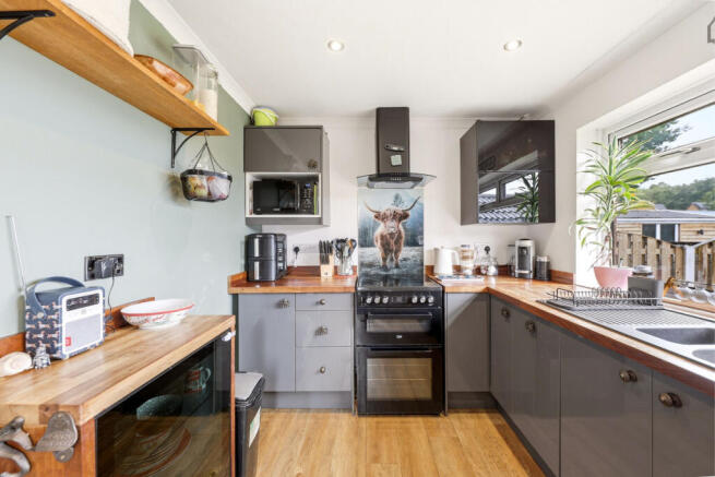 3 bed Semi-Detached for sale Image 12