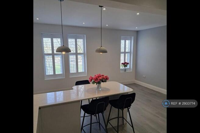 3 bed Flat to rent Image 4