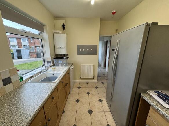 5 bed Semi-Detached to rent Image 9
