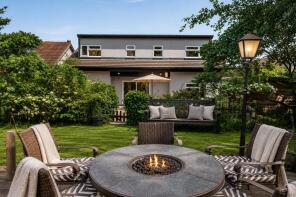 5, Ham Island, Old Windsor, Windsor SL4 2JY