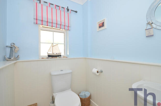 Cloakroom WC.JPG