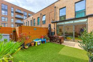 19, Hoy Close, Colindale, London NW9 4ES