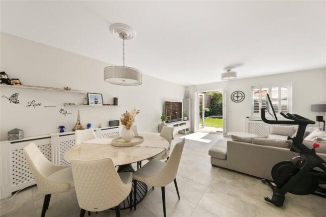 Consort Drive, Leatherhead, Surrey, KT22 photo 4