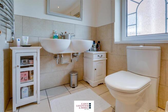 Bathroom 1-1.jpg