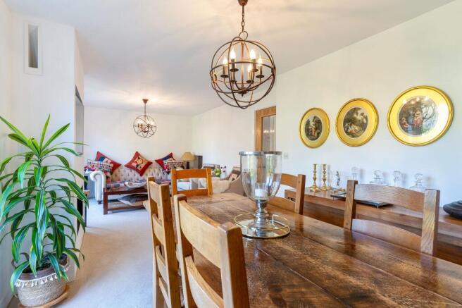 Lounge/Dining Room