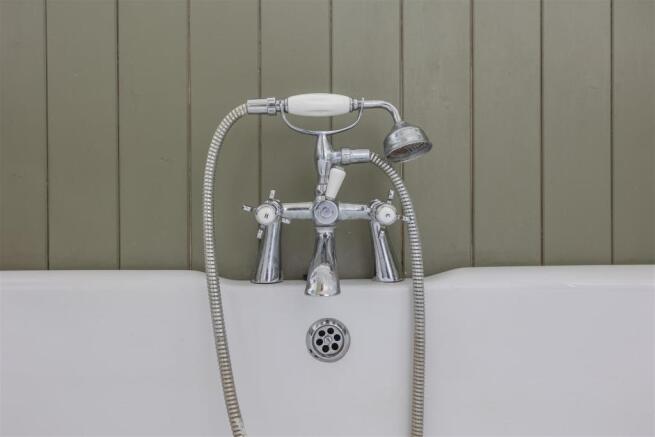 Manor Park 18 Bathroom-4.jpg