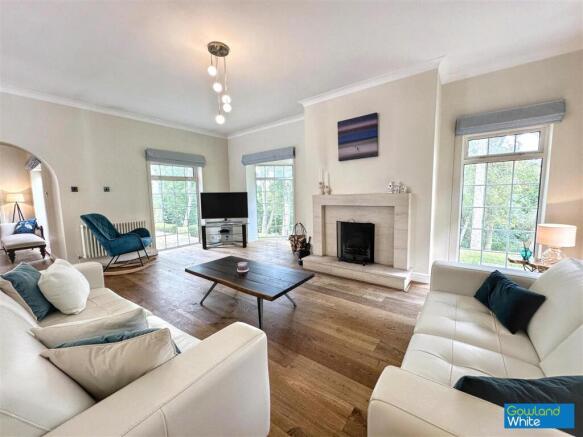4 bed Detached Bungalow for sale Image 4