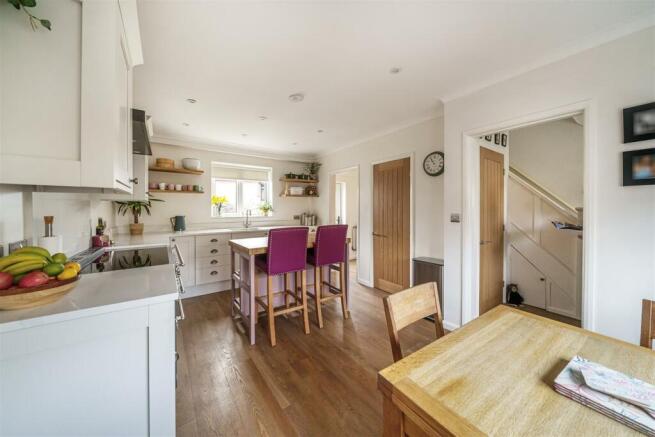 KITCHEN/DINING ROOM