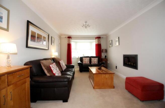 7004_Cawthorn Close.