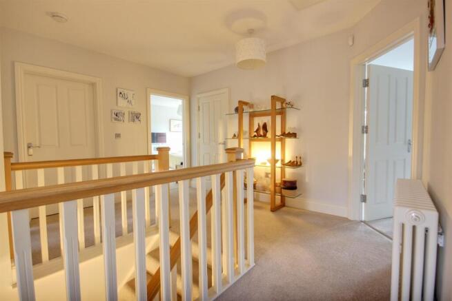 5 bed Detached for sale Image 10