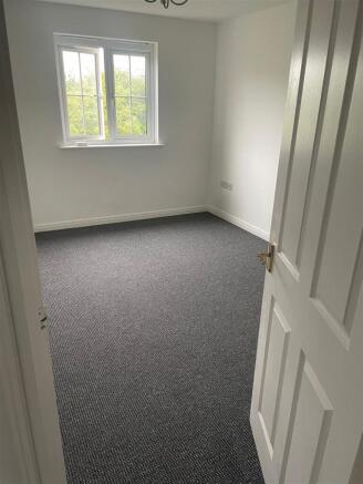 2 bed Apartment to rent Image 12