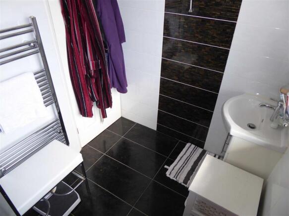 Shower Room: