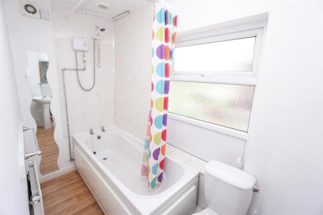 4 bed Terraced to rent Image 5