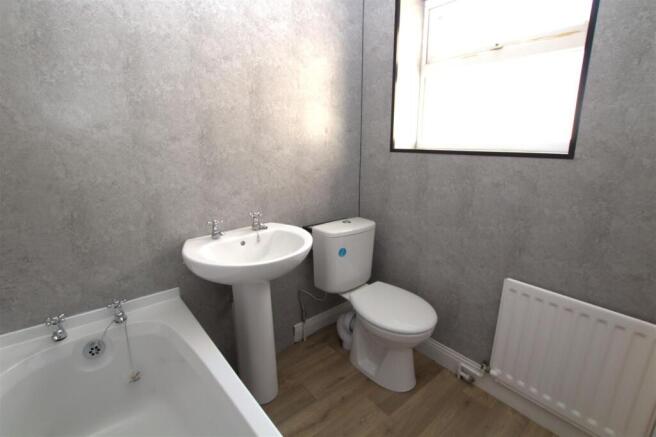 2 bed Terraced to rent Image 4