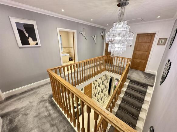 4 bed House for sale Image 10