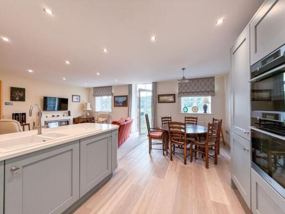 2 bed Apartment for sale Image 9
