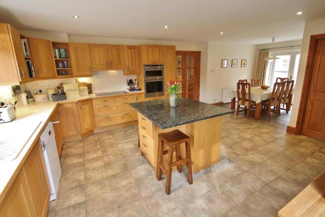 Kitchen 2.JPG