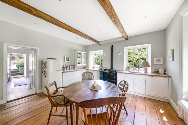 6 bed Detached for sale Image 12