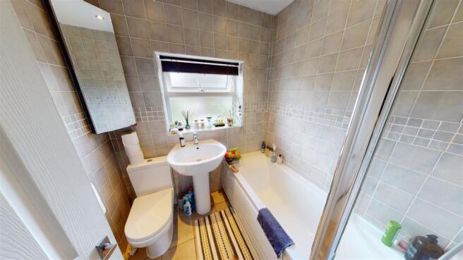 Holly Crescent Bathroom