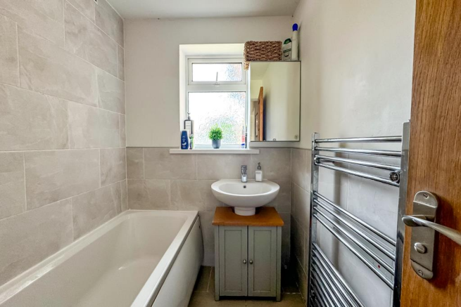 Bathroom (ground floor)