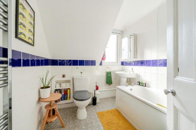 2 bed Flat for sale Image 9