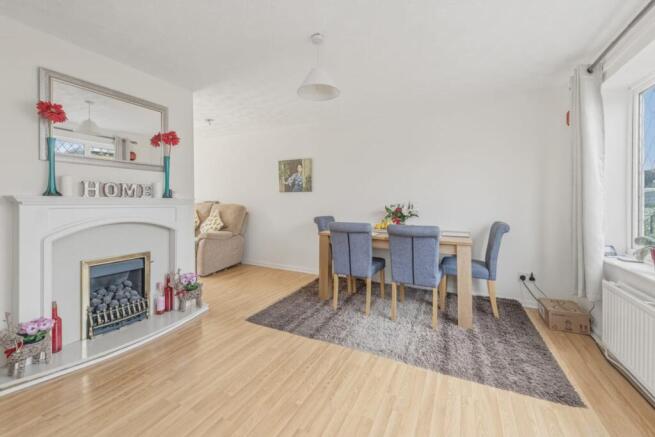 4 bed Semi-Detached for sale Image 10