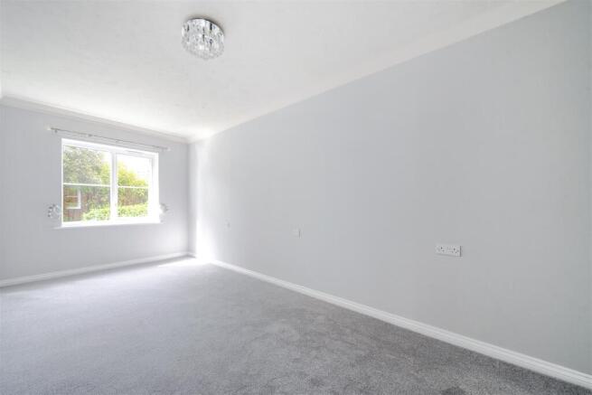 1 bed Retirement Property for sale Image 5
