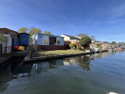 Garricks Ait, Hampton, TW12